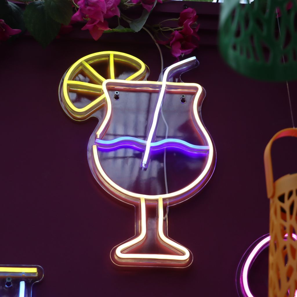 Lumineo LED Neon Wandlamp Cocktail Geel 25,5 x 40 x 1,6 cm