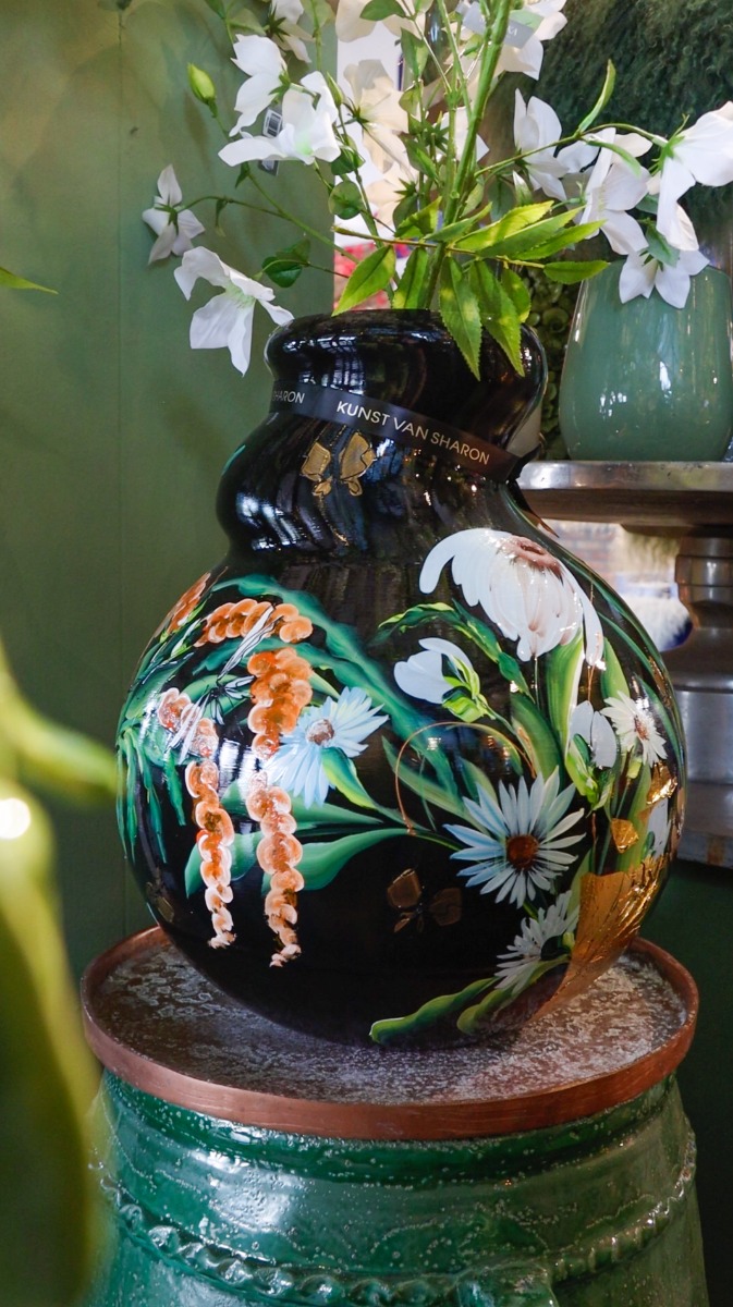 Kunst van Sharon DE Vaas Zwart